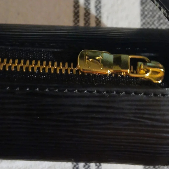 AUTHENTIC LOUIS VUITTON BLACK EPI SET HANDBAG - Picture 5 of 16